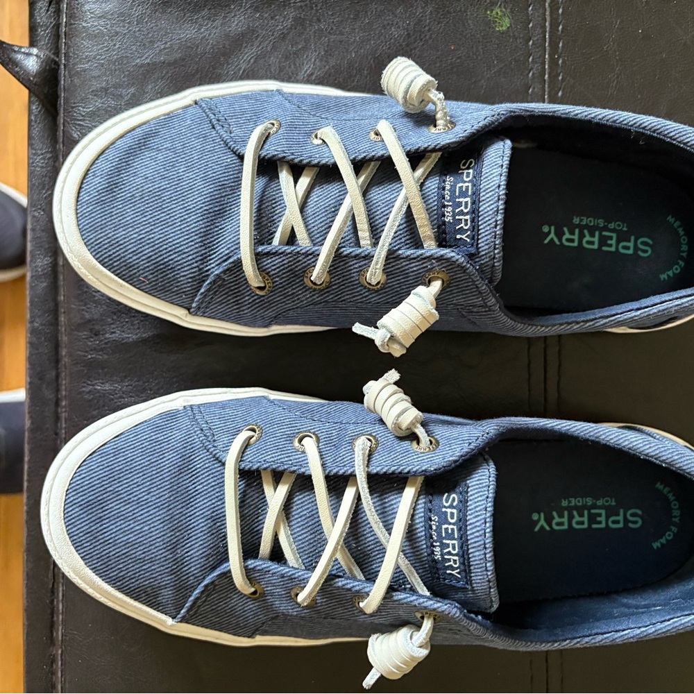 Sperry Women’s Navy Canvas Sneakers